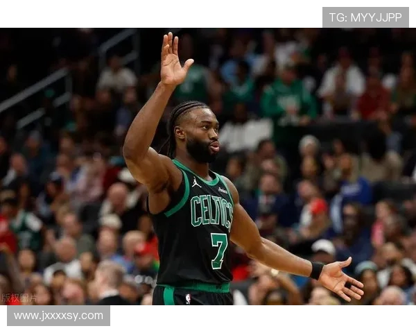 老鹰迎战凯尔特人:焦点对决揭示季后赛形势与球星较量 老鹰迎战凯尔特人:焦点对决揭示季后赛形势与球星较量