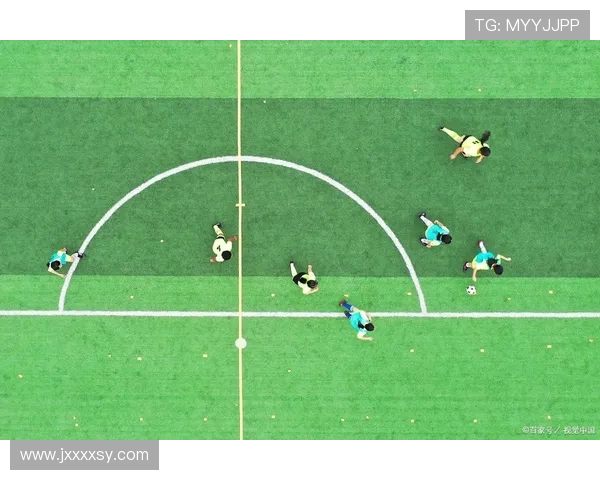 足球的全球影响力与文化传播:从历史演变到现代赛事的多维探讨 足球的全球影响力与文化传播:从历史演变到现代赛事的多维探讨