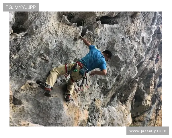 深圳攀岩队的防反策略揭秘与深度分析攀岩运动的挑战与应对 深圳攀岩队的防反策略揭秘与深度分析攀岩运动的挑战与应对