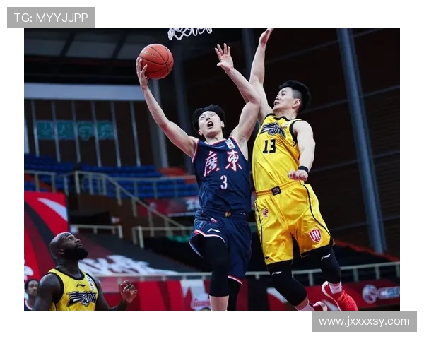 广东宏远迎战强敌,关键战役再启争冠征程,双方全力以赴争夺胜利