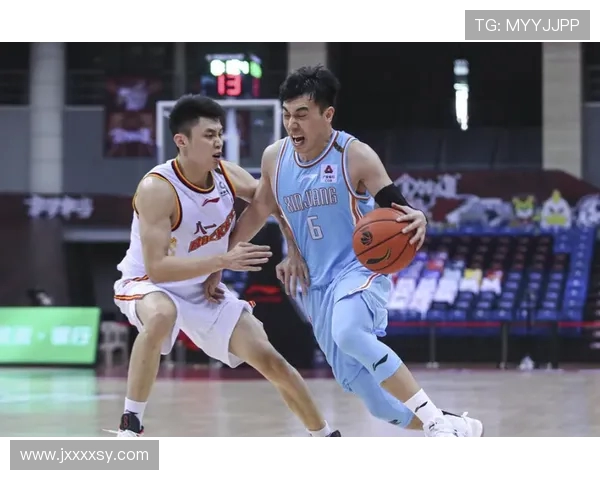 2018年八一队与新疆队激战回顾：篮球场上的激情与荣耀对决